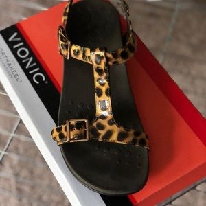 Vionic Adriane Tan Leopard, Size 9